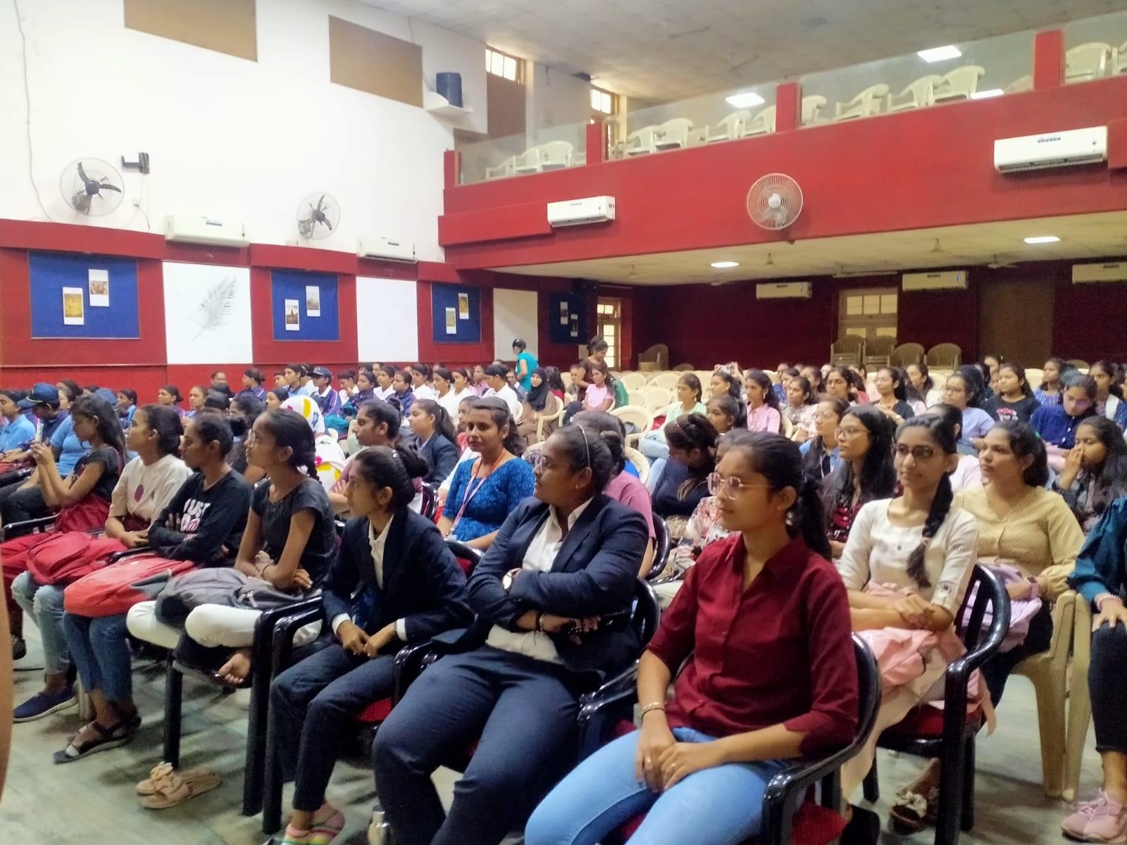 Vanita Vishram Women'S University Surat College Album photo 5